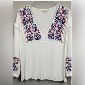 BNWT Amaryllis white floral embroidered blouse